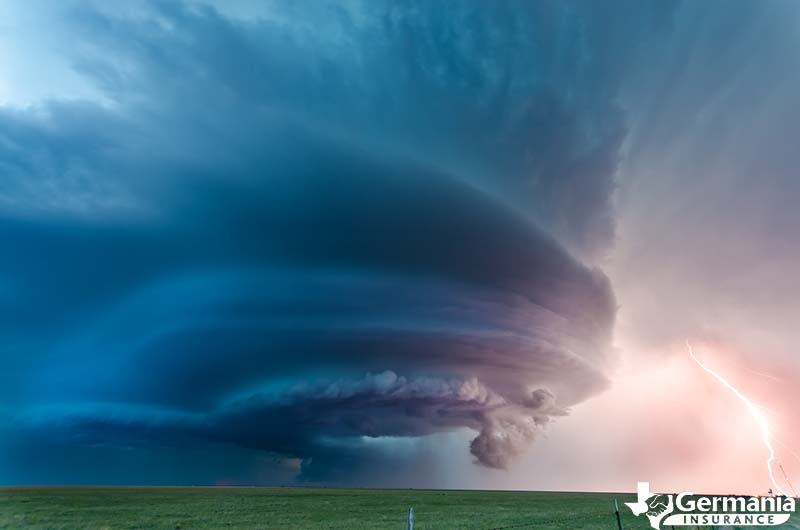 A supercell thunderstorm, a severe thunderstorm