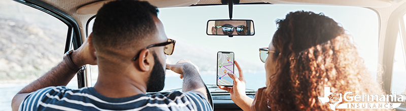 Two drivers using a safe driving app to navigate safely while driving